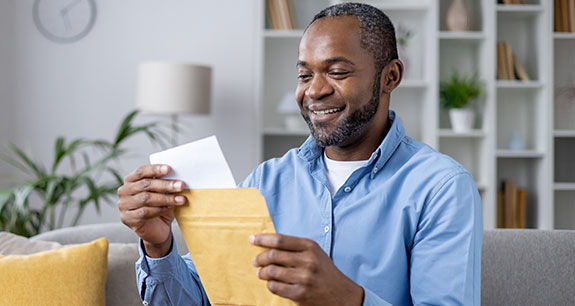 Senior signing up for medicare advantage